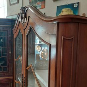 Красивая витринный шкаф (4 фото из 5)
