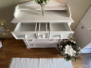 Müüa täispuidust korralik mööbli komplekt (3 foto / 8)
