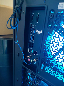 GAMING PC | 9800X3D | RX 9070 XT | 32GB DDR5 (5 foto / 5)