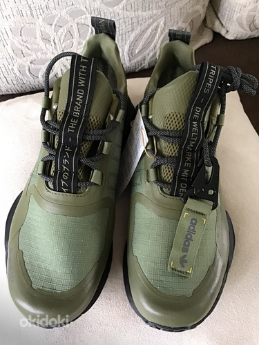 Новые кроссовки Adidas goretex NMD V3 размер 402/3 (фото #1)