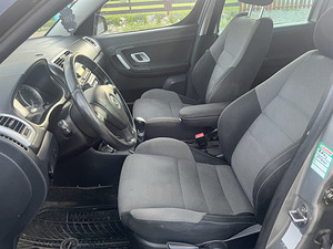 Skoda Roomster (9 foto / 11)