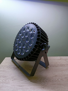 U King B117 RGBW 180W LED par lavavalgusti (2 foto / 10)