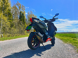 2015 Aprilia sr 50 r (6 foto / 10)