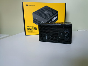 Corsair RM Series™ RM850 80+ Gold toiteplokk (6 foto / 10)