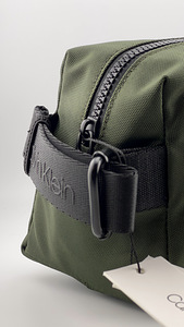 Calvin Klein Nastro Logo meeste kosmeetikakott (2 värvi) (2 foto / 10)