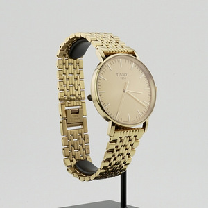 Часы Tissot Everytime среднего размера (3 фото из 5)