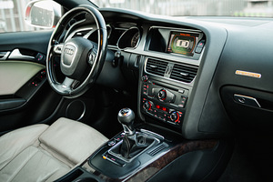 Audi S5 4.2 V8 260kv (11 foto / 15)