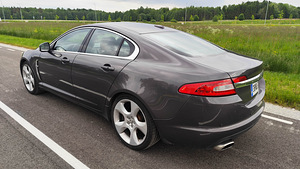 Jaguar XF V8 Supercharged (3 foto / 13)