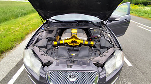 Jaguar XF V8 Supercharged (13 foto / 13)