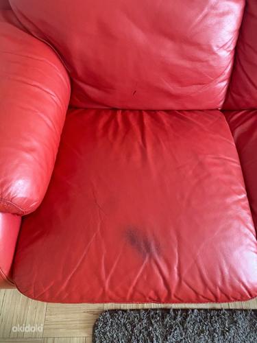 Два кожаных красных дивана (фото #3)