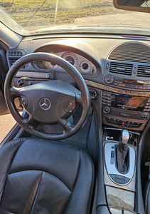 Mercedes-Benz E 320 4 Matic Avantgarde 3.2 165kW (7 foto / 12)