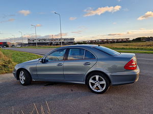 Mercedes-Benz E 320 4 Matic Avantgarde 3.2 165kW (12 foto / 12)