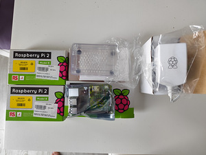 Raspberry PI2 model B + case + adapter (1 foto / 1)