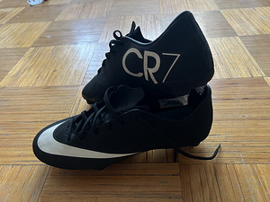 Jalgpallijalatsid CR7 Mercurial (1 foto / 2)