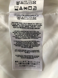 Продается новая куртка Guess (5 фото из 5)