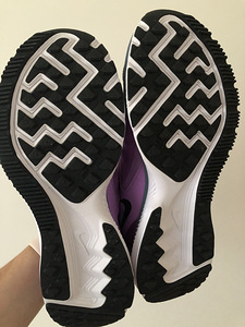 Кроссовки Nike (5 фото из 5)