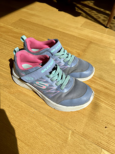 Skechers tossud s.34 (21.5 cm) (1 foto / 2)