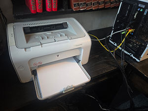 Lauarvuti + monitor + laserprinter + kõlarid (2 foto / 6)