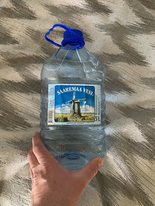 Бутылки от воды (1 фото из 1)