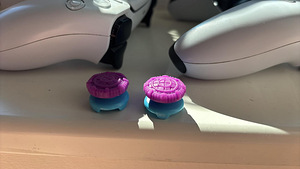 2x Sony DualSense PS5 Wireless Controller + laadimisalus (5 foto / 6)