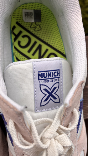 Зальные футбольные кроссовки Munich 44