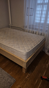 Кровать из массива дерева (2 фото из 2)