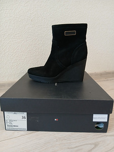 Poolsaapad Tommy Hilfiger (1 foto / 2)