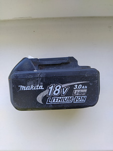 Макита аккумулятор 18v 3.0 Ah. (2 фото из 5)