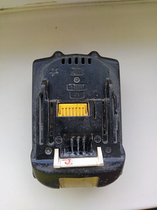 Makita aku 18v 4,0 Ah. (1 foto / 3)