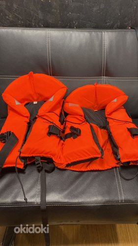 Kaks päästevesti/Two life jackets (foto #1)