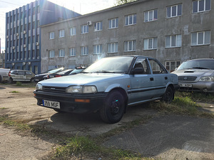 Продам Тойоту Короллу 1989г. (3 фото из 5)