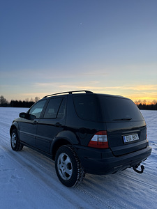 MERCEDES-BENZ ML 270 CDI (4 foto / 9)