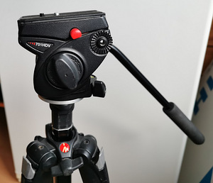 Statiiv kolmjalg Manfrotto 055XB + 701HDV (2 foto / 3)