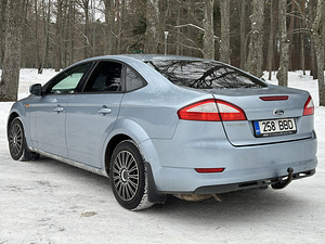 Ford Mondeo (3 фото из 8)