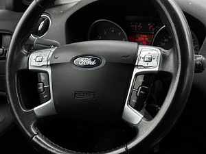 Ford Mondeo (7 фото из 8)