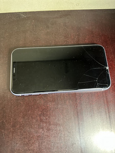 iPhone 11 128гб (2 фото из 4)