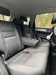 Honda CR-V 2.0 110kW bensiin 2007a (13 foto / 15)