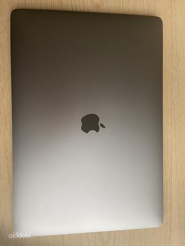 MacBook Pro (15 дюймов, 2018 г.) Retina с сенсорной панелью «Серый космос» (фото #3)