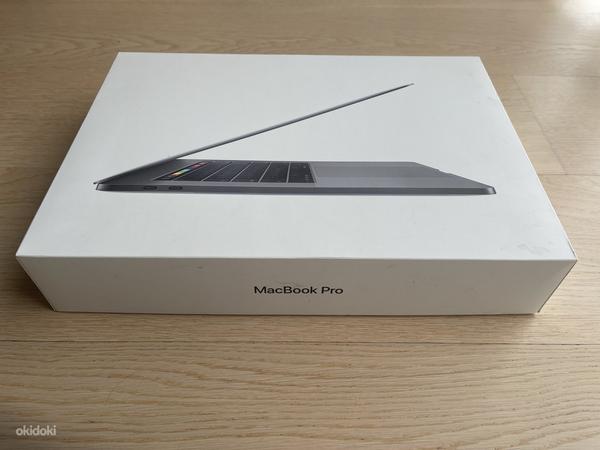 MacBook Pro (15 дюймов, 2018 г.) Retina с сенсорной панелью «Серый космос» (фото #4)