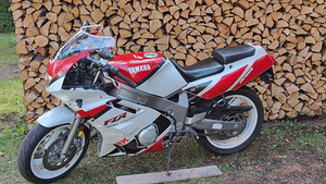 Yamaha FZR 600 Genesis 67kW (2 foto / 9)