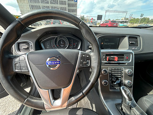 Volvo V60 (13 фото из 13)