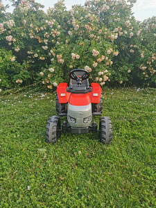 Laste pedaaltraktor / laste pedaaltraktor