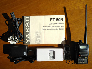 YAESU FT-50R Hand-Held Transceiver (2 foto / 6)