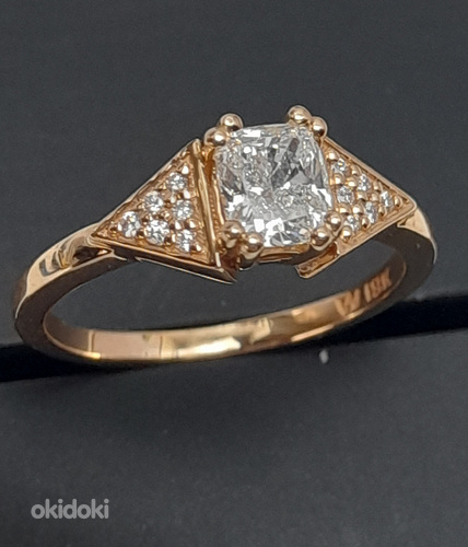Kuldne sõrmus teemantidega. (foto #1)