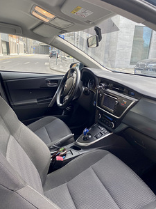 Takso rendiauto Toyota Auris Hybrid/LPG Bolt (7 foto / 9)