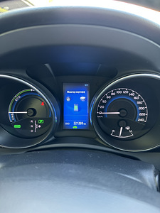Takso rendiauto Toyota Auris Hybrid/LPG Bolt (8 foto / 9)