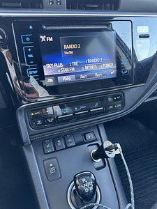 Takso rendiauto Toyota Auris Hybrid/LPG Bolt (2 foto / 9)