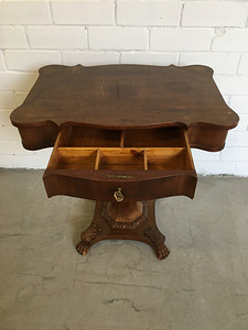 Õmblustarvikute laud-laegas Biedermeier (2 foto / 4)