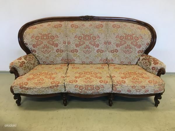 Красивый диван-диван в стиле рококо (фото #2)