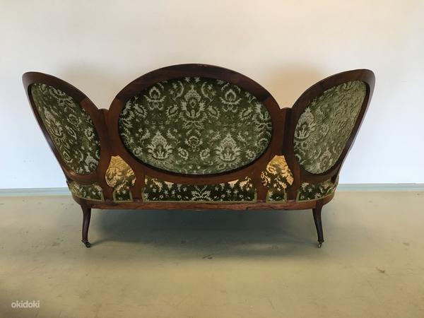 Старый диван-кушетка в стиле рококо (фото #7)